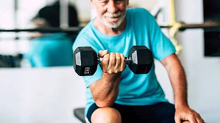 Besserer Schlaf dank Kraftsport